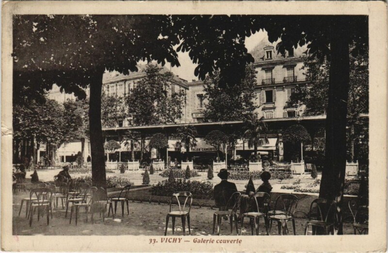 Carte postale ancienne Vichy Galerie couverte à Vichy