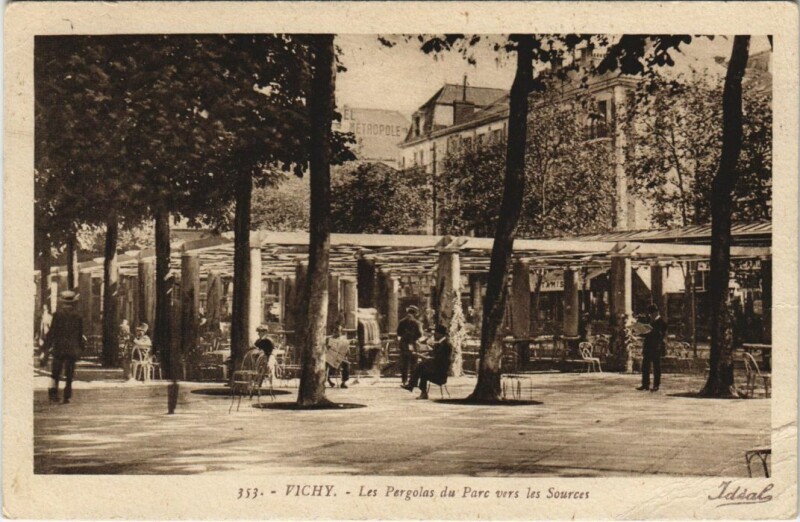 Carte postale ancienne Vichy Les Pergolas du Parc à Vichy