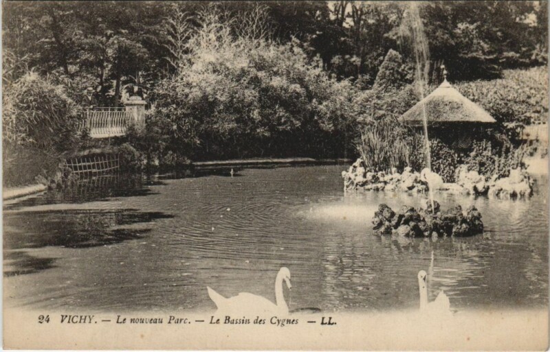 Carte postale ancienne Vichy Nouveau Parc, Bassin des Cygnes à Vichy