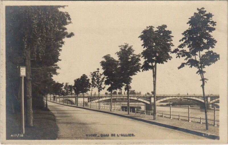 Carte postale ancienne Vichy Quai de l'Allier à Vichy