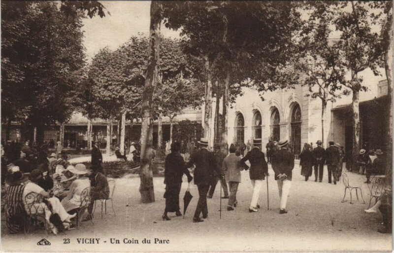 Carte postale ancienne Vichy Un coin du Parc à Vichy