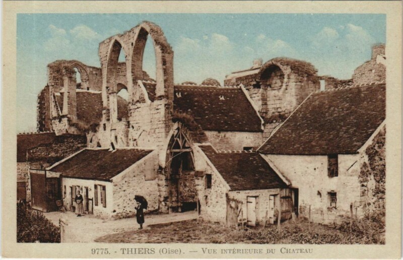 Carte postale ancienne Thiers Vue Interieure du Chateau