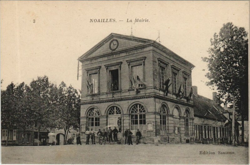 Carte postale ancienne Noailles La Mairie à Noailles