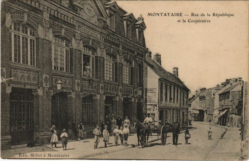 Carte postale ancienne Montataire Rue de la Republique et la Cooperative à Montataire