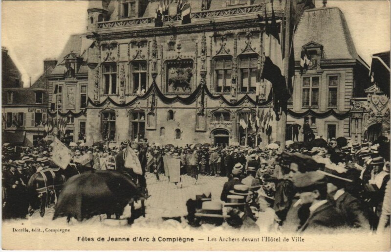 Carte postale ancienne Compiegne Fetes de Jeanne d'Arc - Les Archers