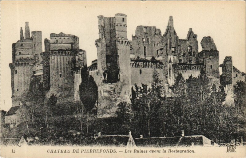 Carte postale ancienne Pierrefonds Chateau - Les Ruines avant la Restauration à Pierrefonds