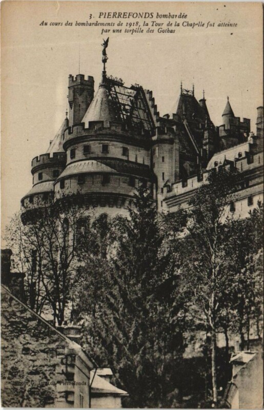Carte postale ancienne Pierrefonds Bombardee - La Tour de la Chapelle à Pierrefonds