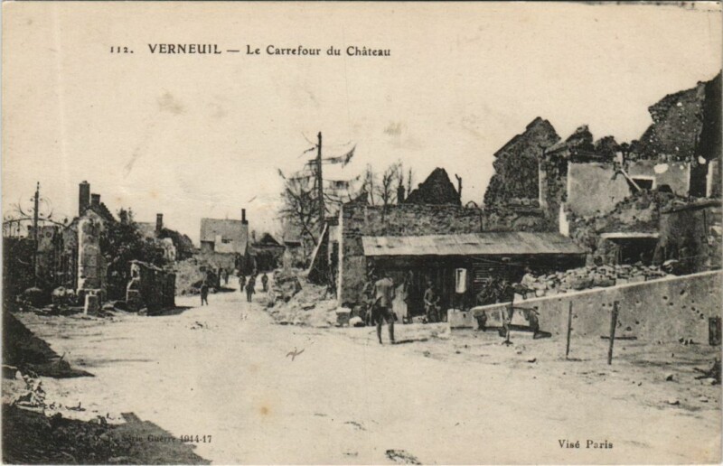 Carte postale ancienne Verneuil Le Carrafour du Chateau