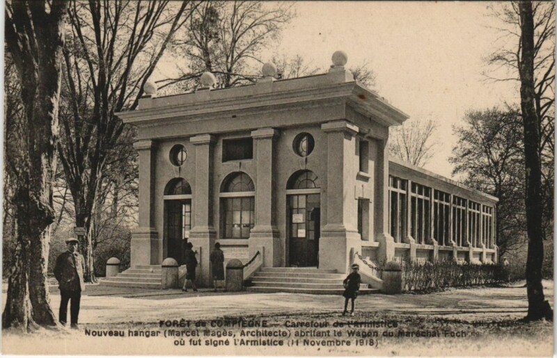 Carte postale ancienne Compiegne Foret de Compiegne - Carrefour de l'Armistice
