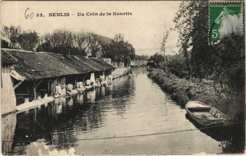 Carte postale ancienne Senlis Un Coin de la Nonette à Senlis
