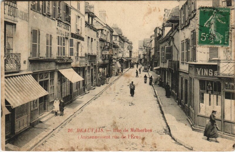 Carte postale ancienne Beauvais Rue de Malherbes à Beauvais