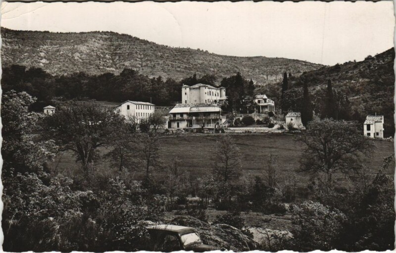 Carte postale ancienne Aiglun Le Chateau - Clinique - Environs de Digne à Aiglun
