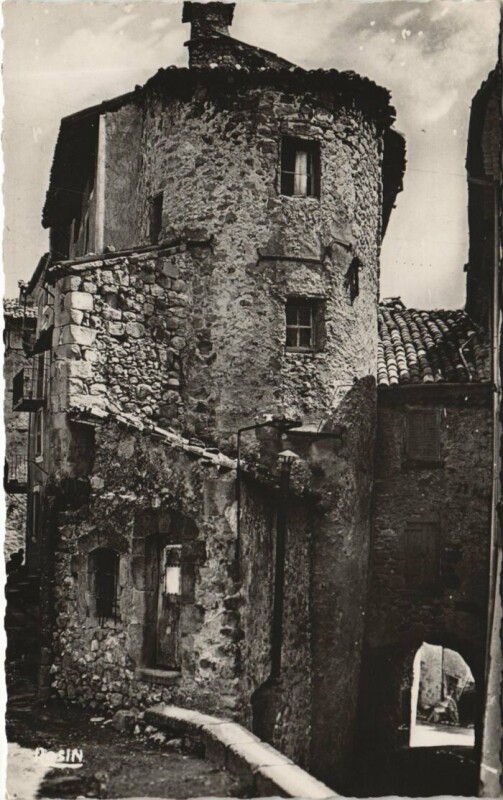 Carte postale ancienne Annot La Tour des Peintres dans la Vieille Ville à Annot
