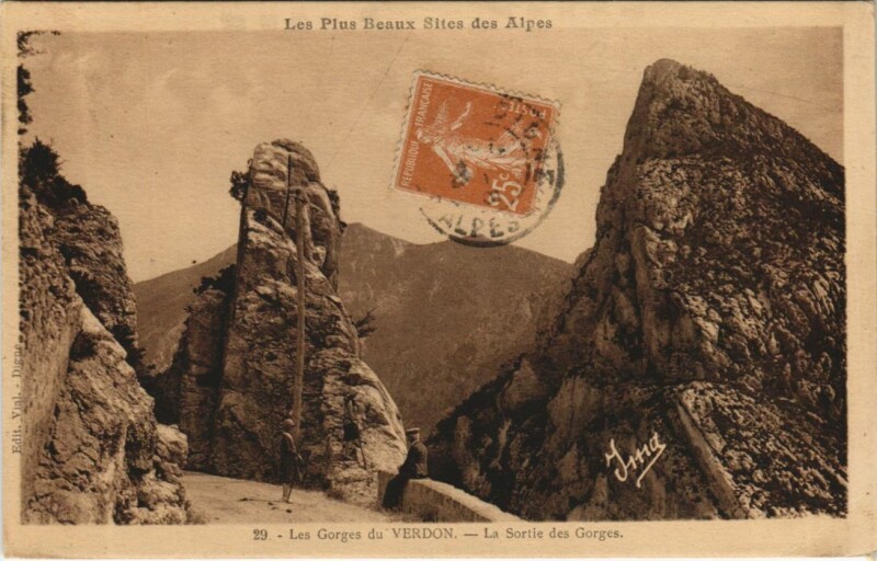 Carte postale ancienne Les Gorges du Verdon - La Sortie des Gorges