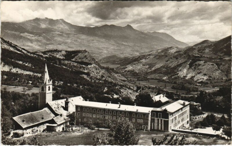 Carte postale ancienne Saint-Etienne-du-Laus Notre-Dame du Laus
