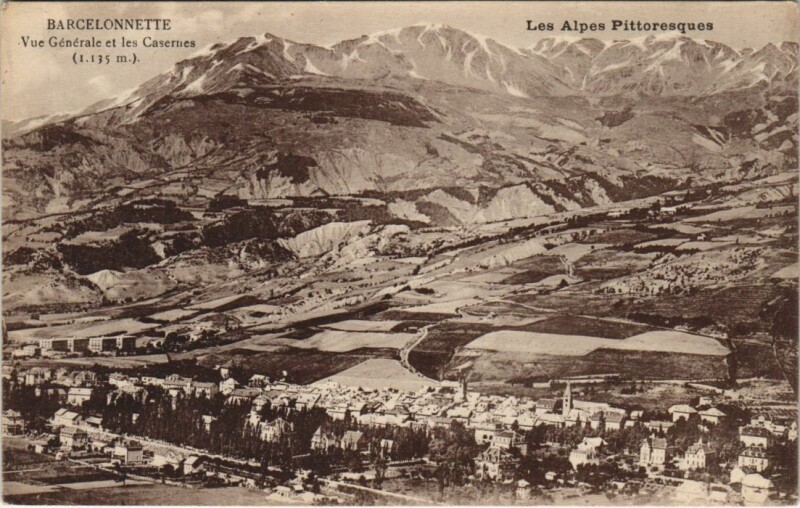 Carte postale ancienne Barcelonnette Vue Generale et les Casernes à Barcelonnette