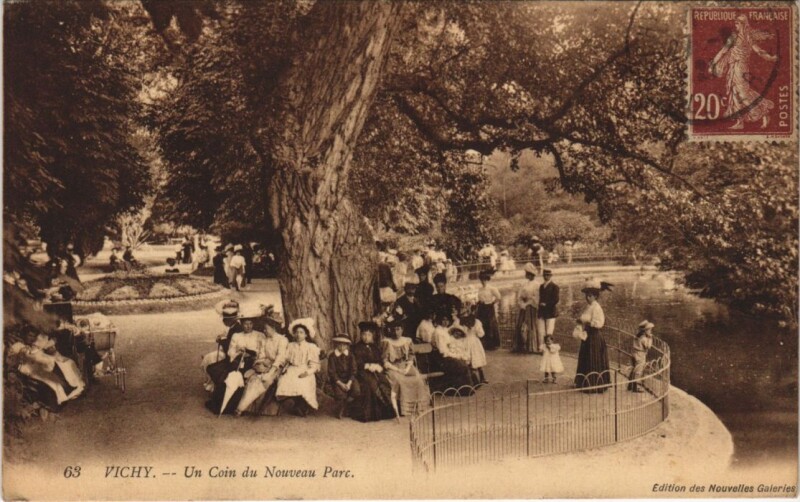 Carte postale ancienne Vichy Un Coin du Nouveau Parc à Vichy