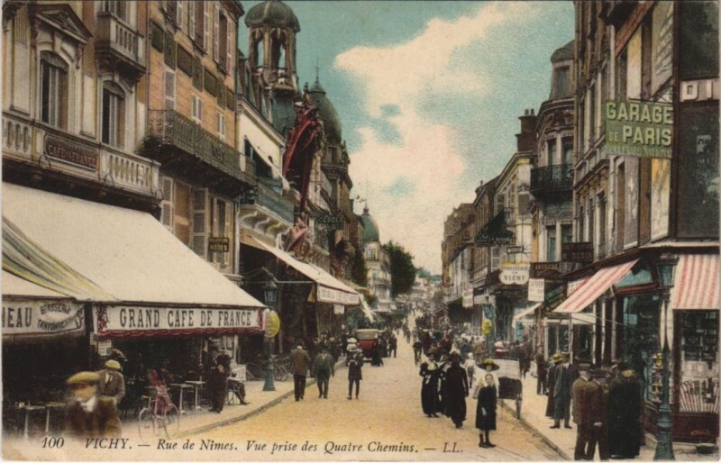 Carte postale ancienne Vichy Rue de Nimes à Vichy