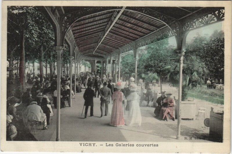 Carte postale ancienne Vichy Les Galeries couvertes à Vichy