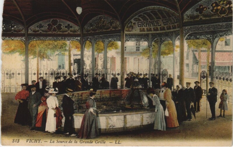 Carte postale ancienne Vichy La Source de la Grande Grille à Vichy