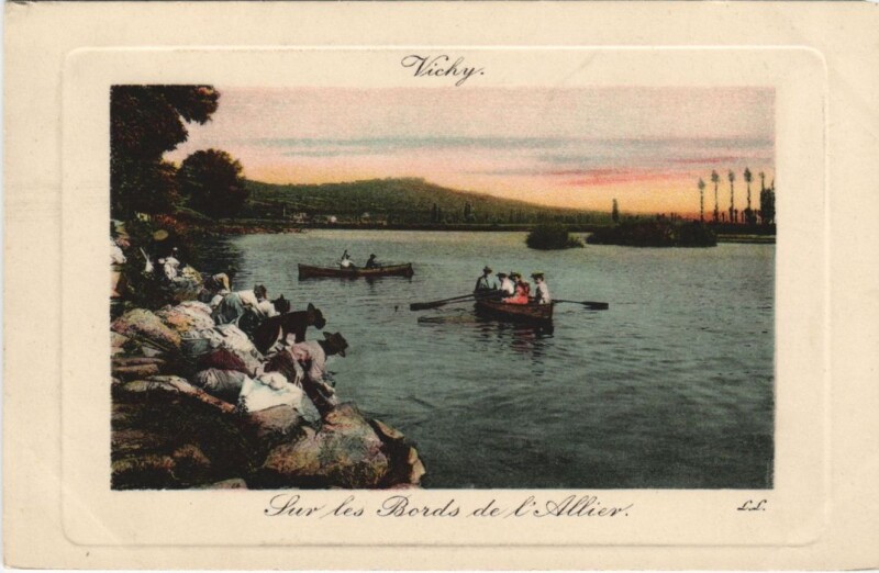 Carte postale ancienne Vichy Sur les Bords de l'Allier à Vichy
