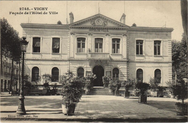 Carte postale ancienne Vichy Facade de l'Hotel de Ville à Vichy