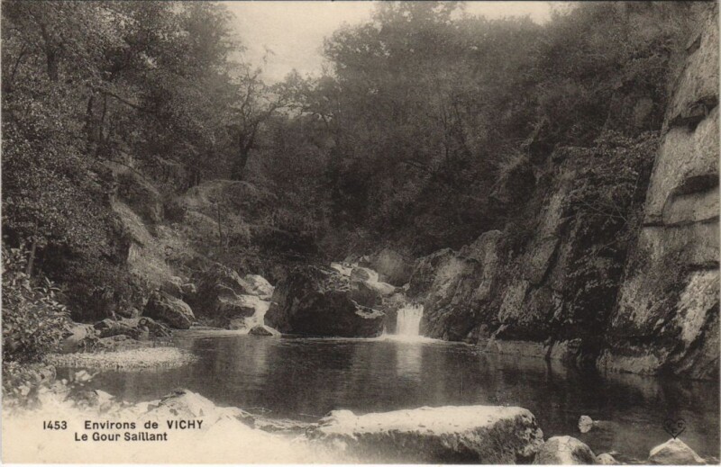 Carte postale ancienne Vichy Le Gour Saillant à Vichy