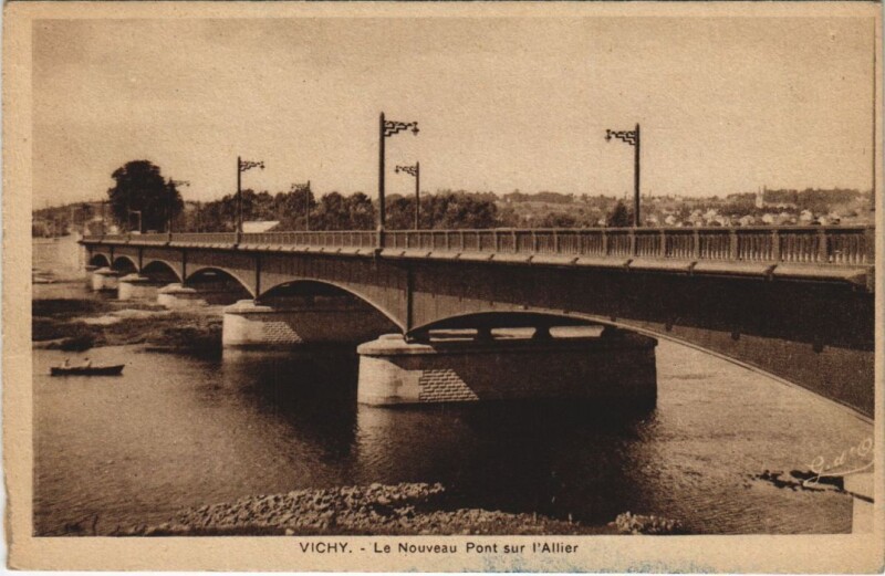 Carte postale ancienne Vichy Le Nouveau Pont sur l'Allier à Vichy
