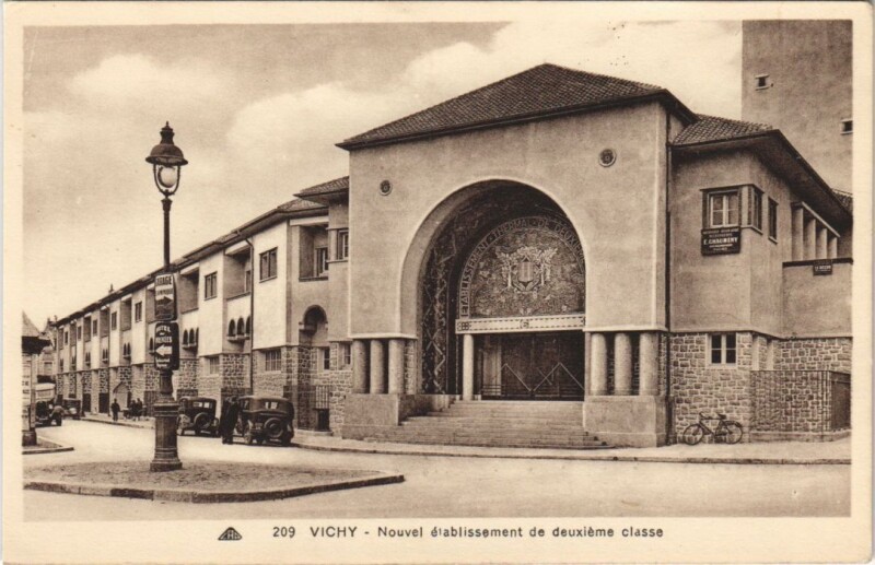 Carte postale ancienne Vichy Nouvel Etablissement de deuxieme classe à Vichy