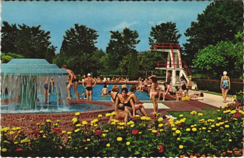 Carte postale ancienne Vichy La piscine du Sporting Club à Vichy
