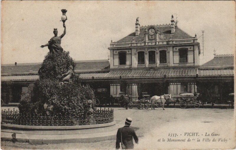 Carte postale ancienne Vichy La Gare à Vichy