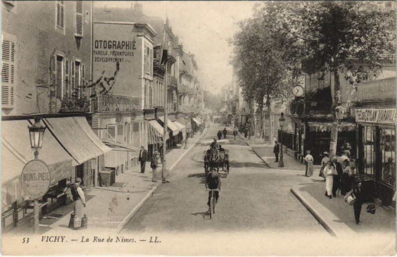 Carte postale ancienne Vichy Rue de Nimes à Vichy