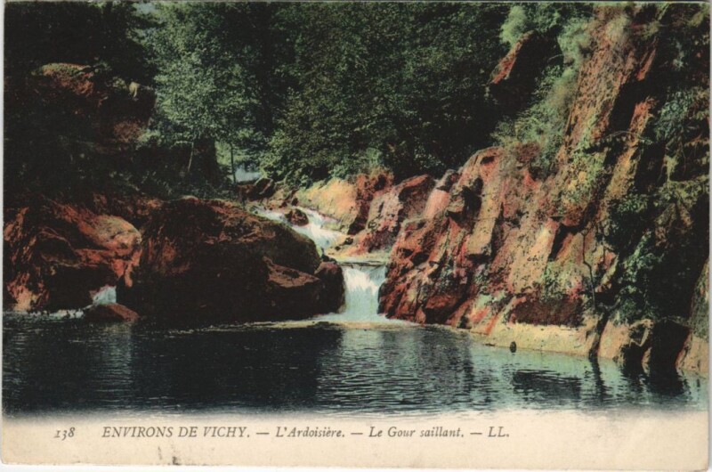 Carte postale ancienne Env. De Vichy Ardoisiere, Le Gour taillant à Vichy
