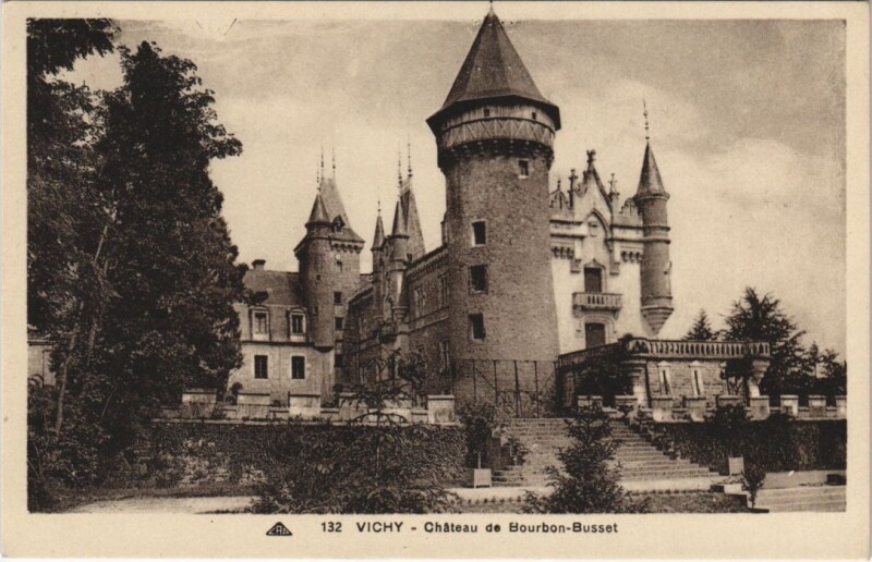 Carte postale ancienne Vichy Chateau de Bourbon Busset à Busset