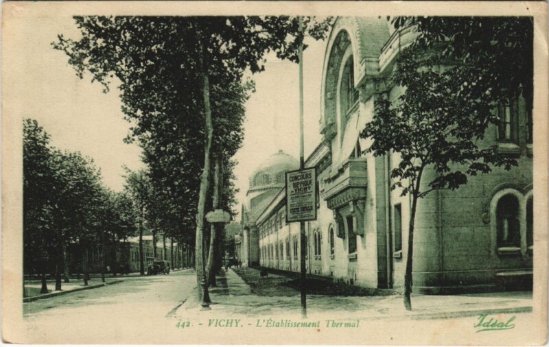 Carte postale ancienne Vichy Etablissement Thermal à Vichy