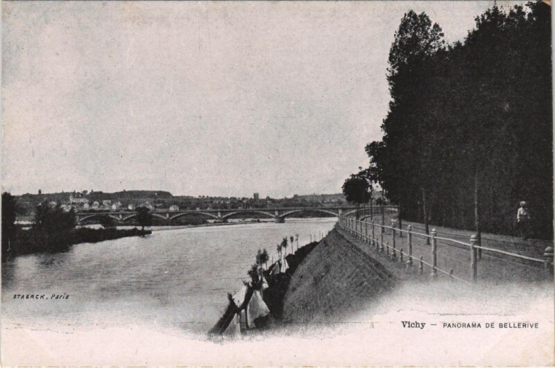 Carte postale ancienne Vichy Panorama de Bellerive à Vichy
