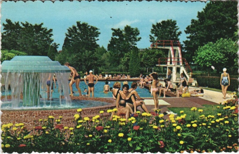 Carte postale ancienne Vichy La piscine du Sporting Club à Vichy