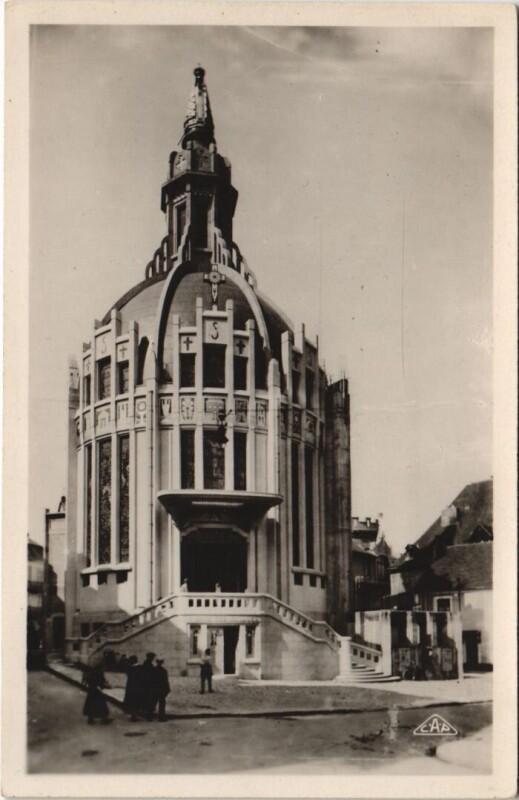 Carte postale ancienne Vichy Facade de l'Eglise, Notre Dame des Malades à Vichy