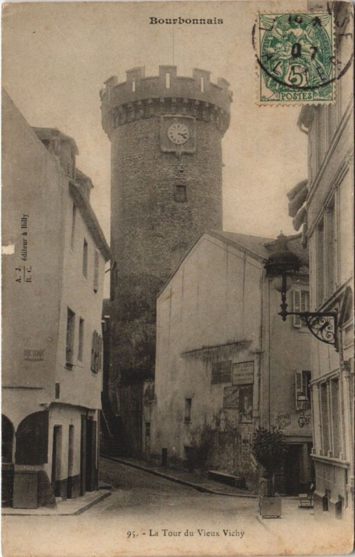 Carte postale ancienne Vichy Tour du Vieux à Vichy