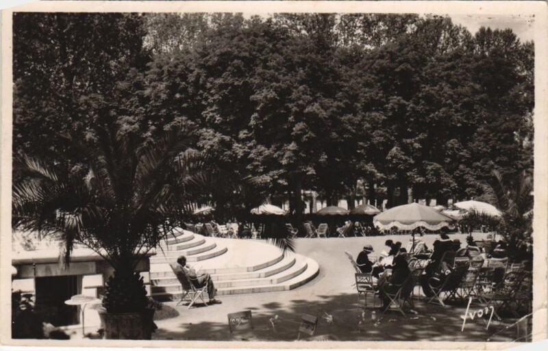 Carte postale ancienne Vichy Les Jardins du Casino à Vichy