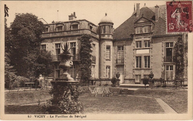 Carte postale ancienne Vichy Le Pavillon de Sevigne à Vichy