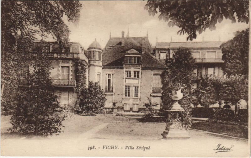 Carte postale ancienne Vichy Villa Sevigne à Vichy