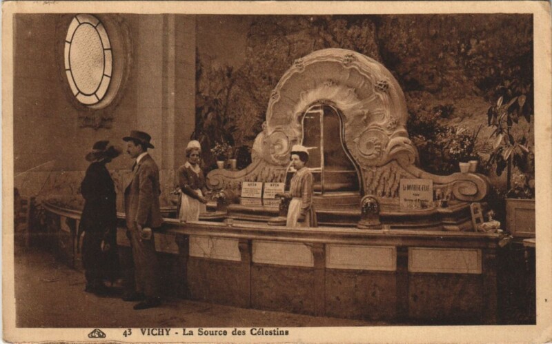 Carte postale ancienne Vichy Source des Celestins à Vichy