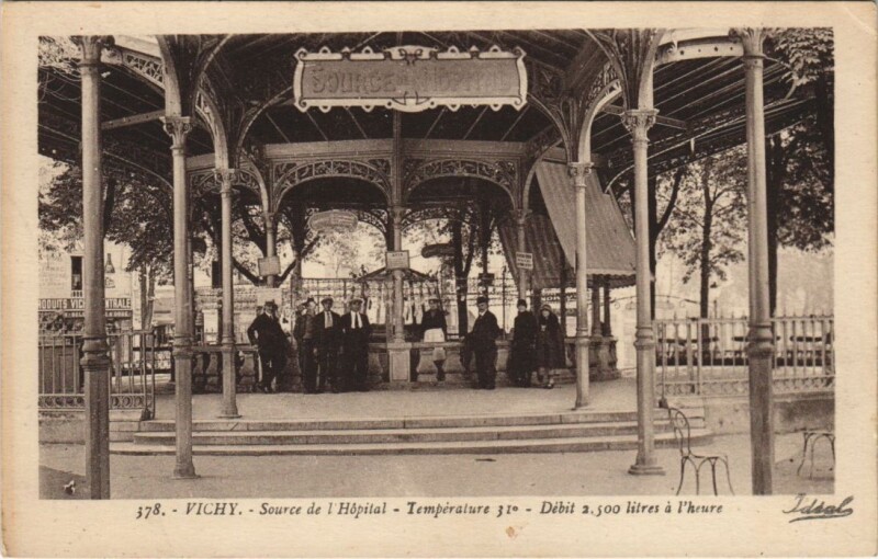 Carte postale ancienne Vichy Source de l'Hopital à Vichy