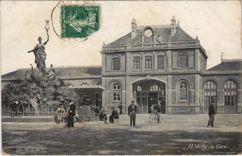 Carte postale ancienne Vichy La Gare à Vichy