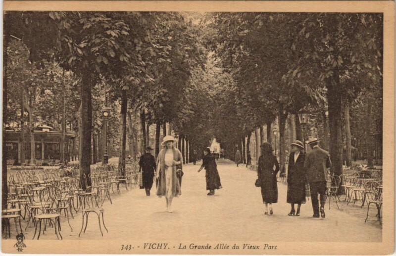 Carte postale ancienne Vichy Grande Allee du Parc à Vichy
