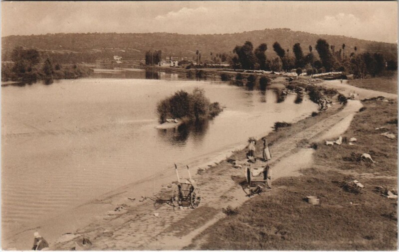 Carte postale ancienne Vichy une vue sur l'Allier à Vichy