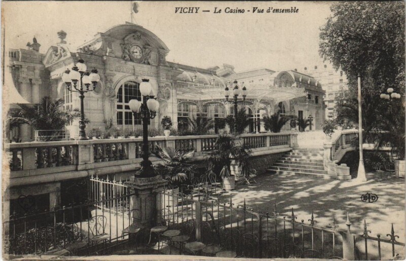 Carte postale ancienne Vichy Le Casino , vue d'ensemble à Vichy