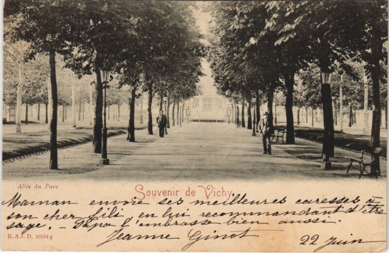 Carte postale ancienne Vichy Allee du Parc à Vichy