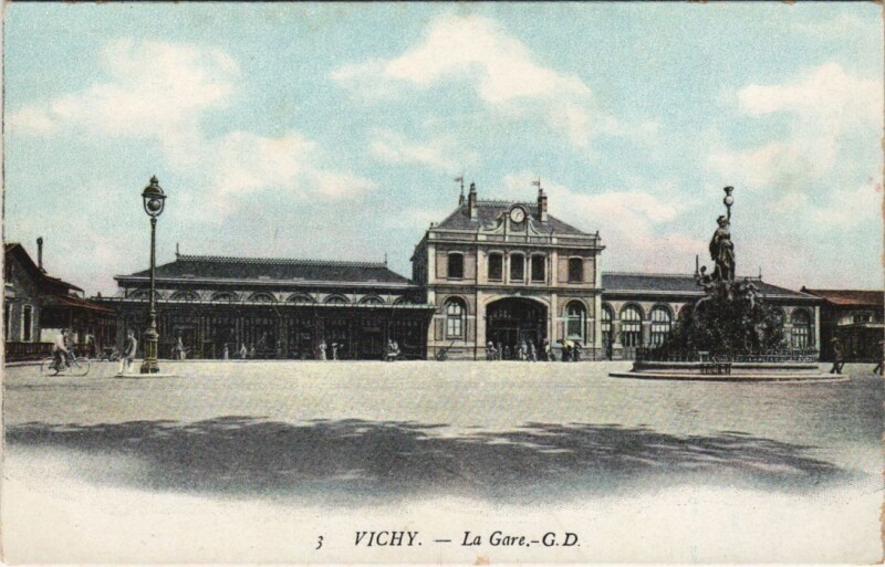 Carte postale ancienne Vichy La Gare à Vichy